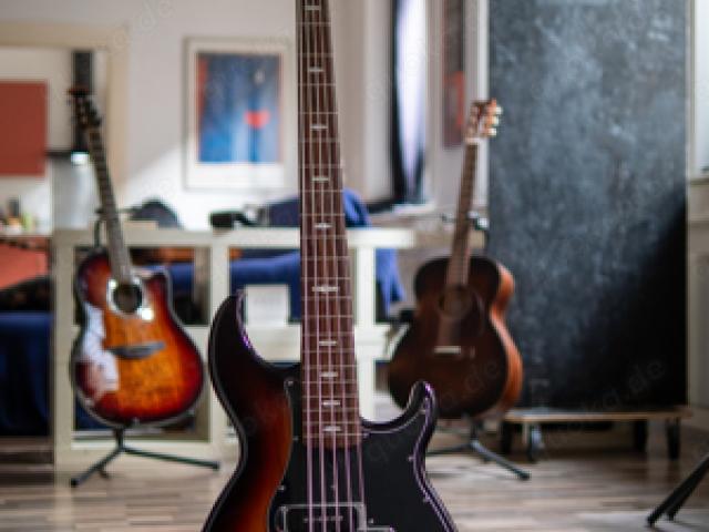 Yamaha BB 425 5 Saiter E Bass - 1